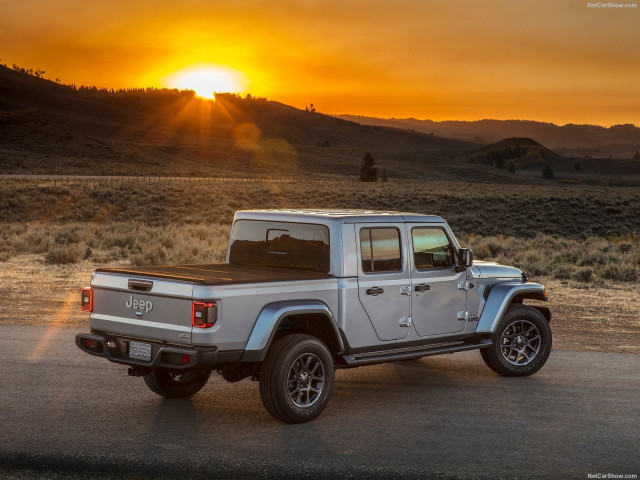 Jeep Gladiator фото