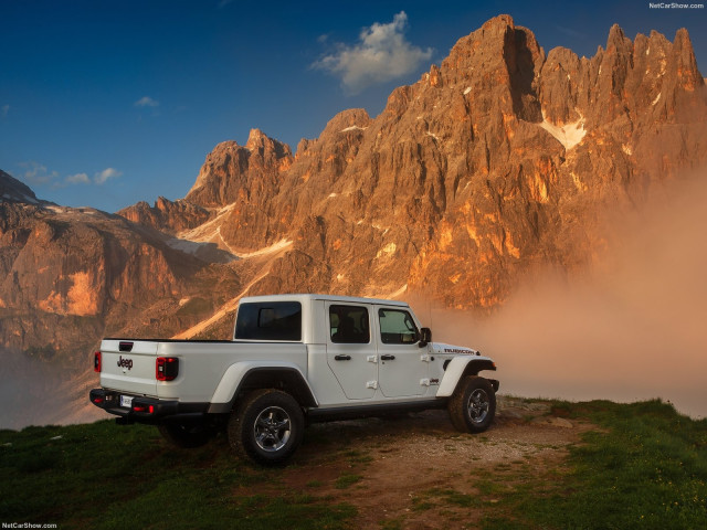 Jeep Gladiator фото