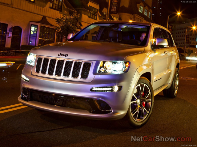 Jeep Grand Cherokee SRT-8 фото