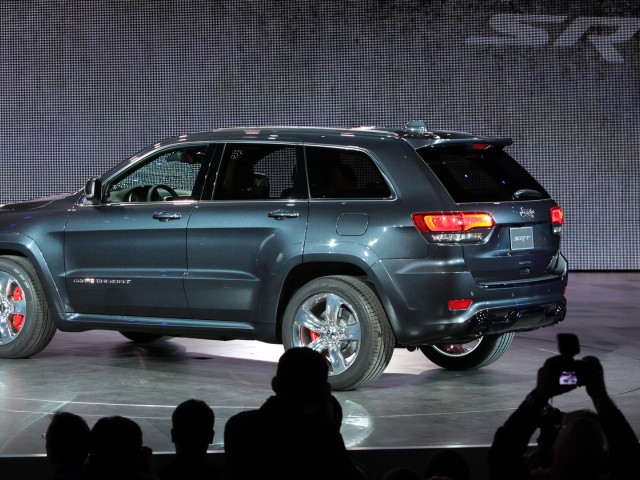 Jeep Grand Cherokee SRT фото