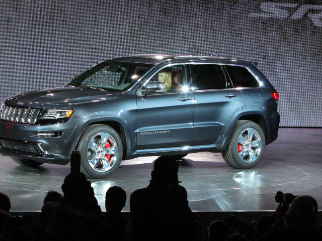 Jeep Grand Cherokee SRT фото