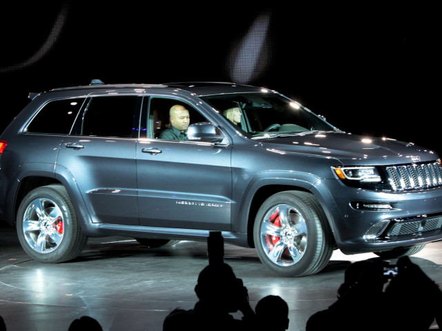 Jeep Grand Cherokee SRT фото