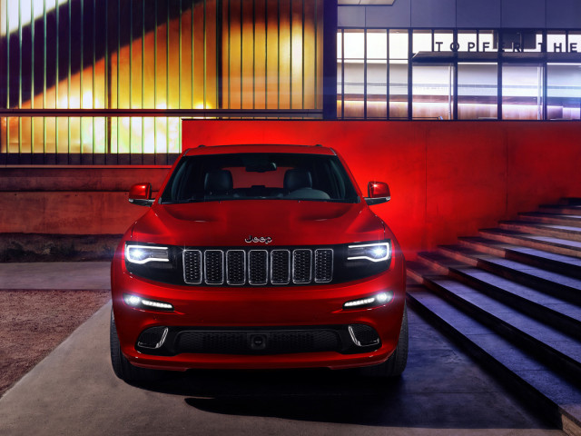 Jeep Grand Cherokee SRT фото