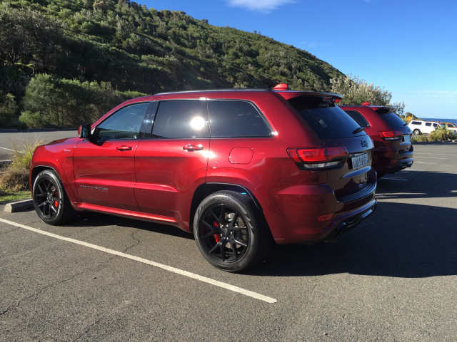 Jeep Grand Cherokee SRT фото