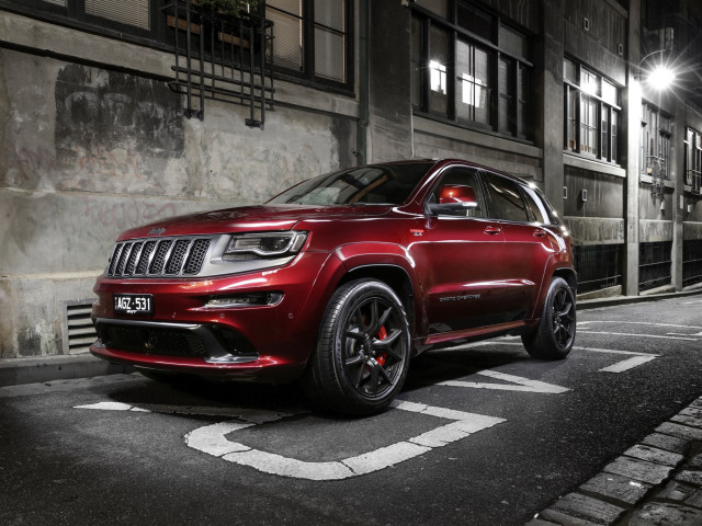 Jeep Grand Cherokee SRT фото