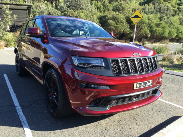 Jeep Grand Cherokee SRT фото