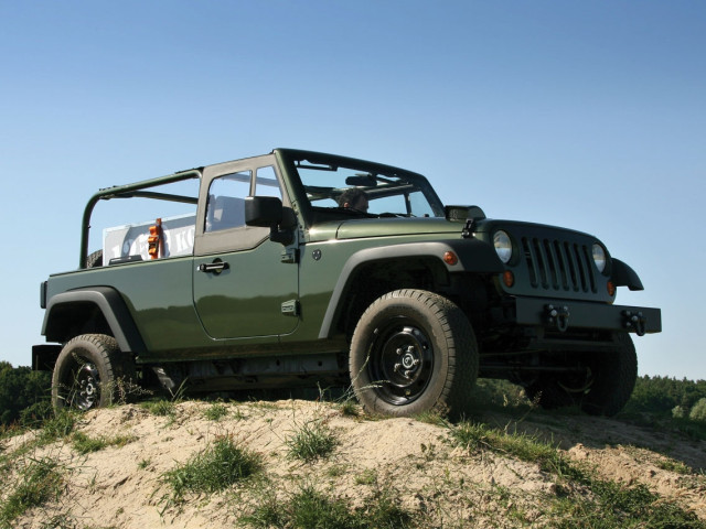 Jeep J8 фото