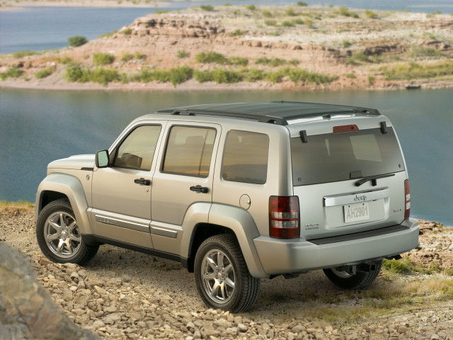 Jeep Liberty фото