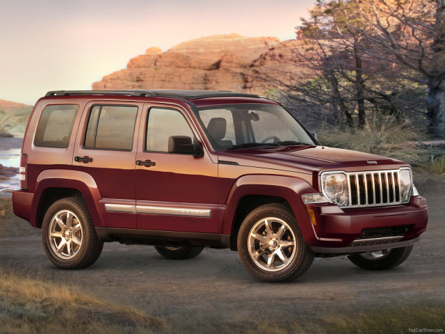 Jeep Liberty фото