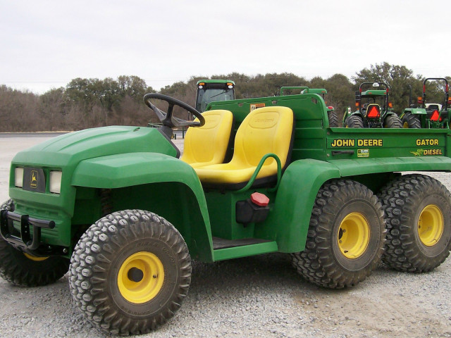 John Deere Gator фото