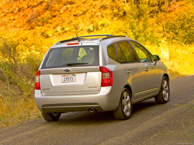 Kia Rondo фото