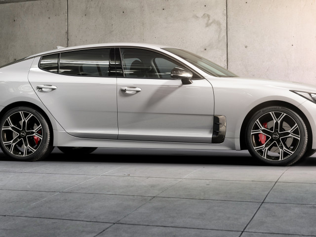 Kia Stinger GT фото