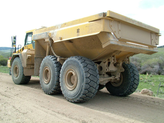 Komatsu HM400 фото