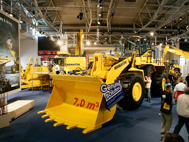 Komatsu WA600 фото