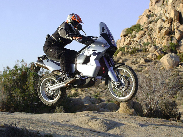 KTM 950 Adventure фото