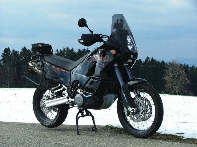 KTM 950 Adventure фото