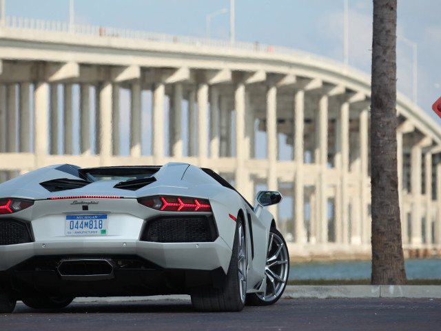 Lamborghini Aventador LP 700-4 Roadster фото