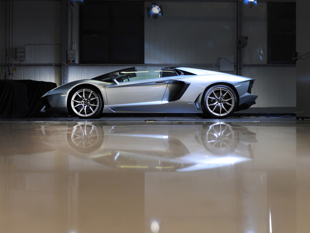 Lamborghini Aventador LP 700-4 Roadster фото