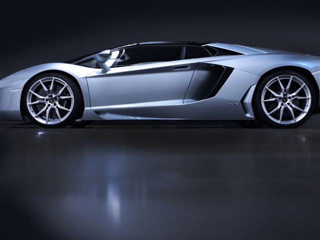 Lamborghini Aventador LP 700-4 Roadster фото