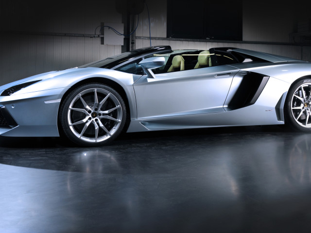 Lamborghini Aventador LP 700-4 Roadster фото