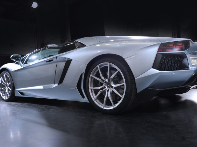 Lamborghini Aventador LP 700-4 Roadster фото