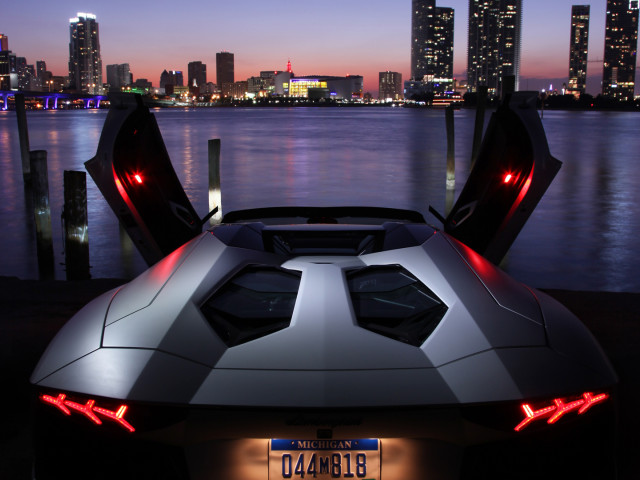 Lamborghini Aventador LP 700-4 Roadster фото