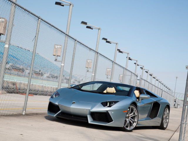 Lamborghini Aventador LP 700-4 Roadster фото