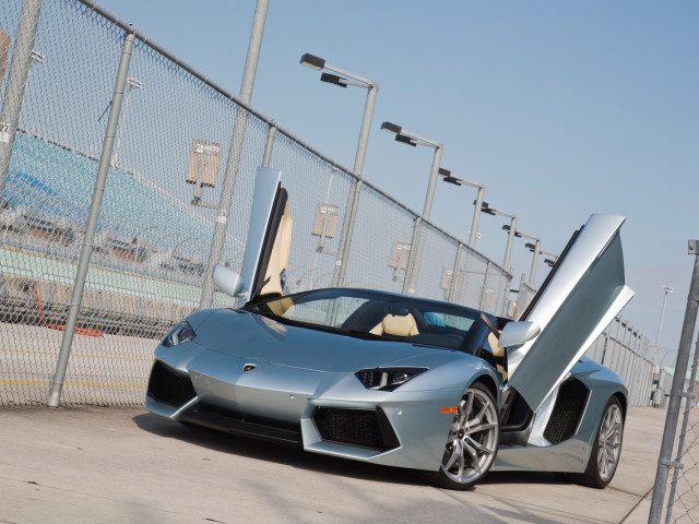 Lamborghini Aventador LP 700-4 Roadster фото