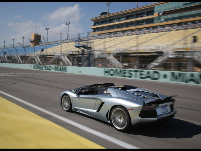 Lamborghini Aventador LP 700-4 Roadster фото