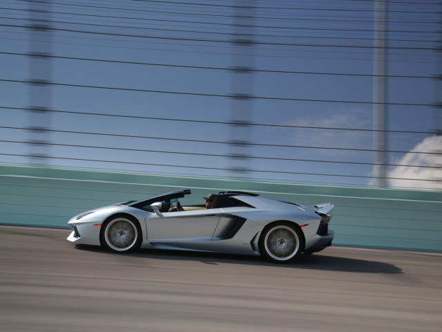 Lamborghini Aventador LP 700-4 Roadster фото