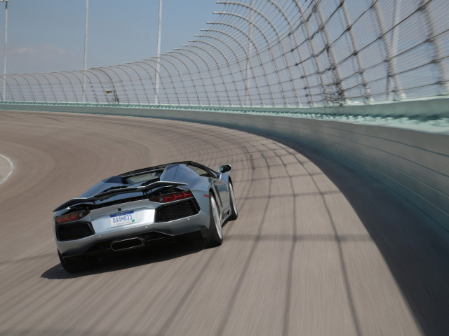 Lamborghini Aventador LP 700-4 Roadster фото