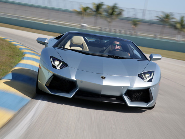 Lamborghini Aventador LP 700-4 Roadster фото