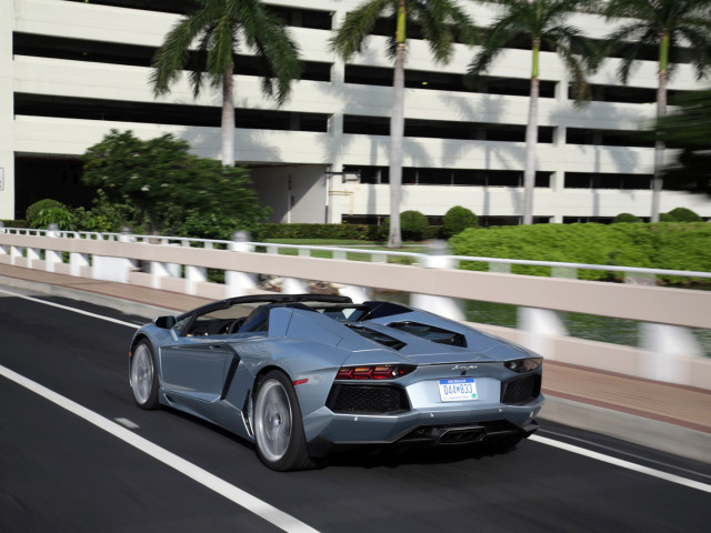 Lamborghini Aventador LP 700-4 Roadster фото