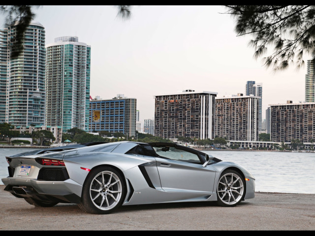 Lamborghini Aventador LP 700-4 Roadster фото