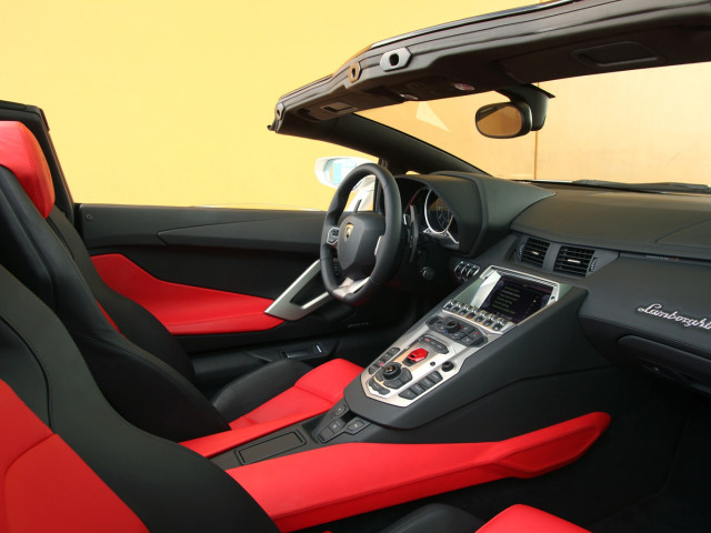 Lamborghini Aventador LP 700-4 Roadster фото