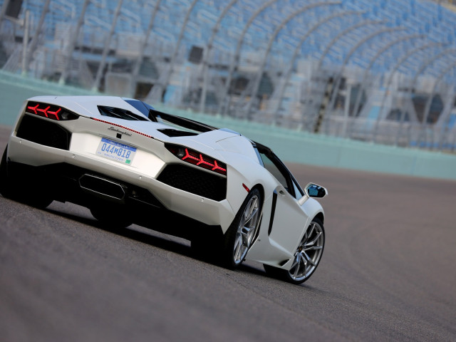 Lamborghini Aventador LP 700-4 Roadster фото