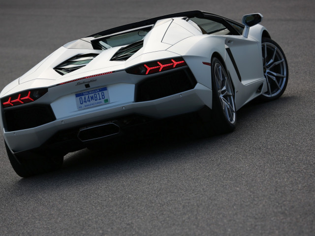 Lamborghini Aventador LP 700-4 Roadster фото