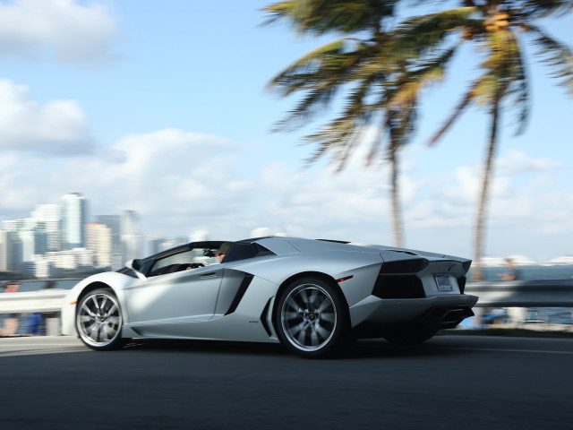 Lamborghini Aventador LP 700-4 Roadster фото