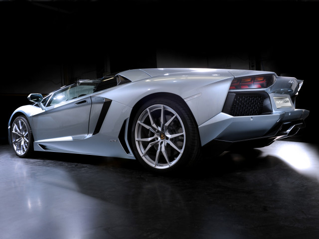 Lamborghini Aventador LP700-4 фото