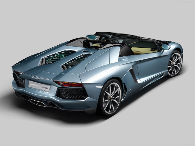 Lamborghini Aventador LP700-4 фото