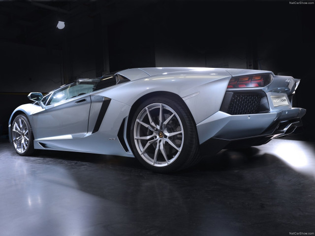 Lamborghini Aventador LP700-4 фото