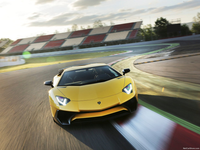 Lamborghini Aventador LP750-4 SV фото