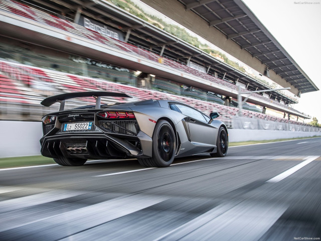 Lamborghini Aventador LP750-4 SV фото