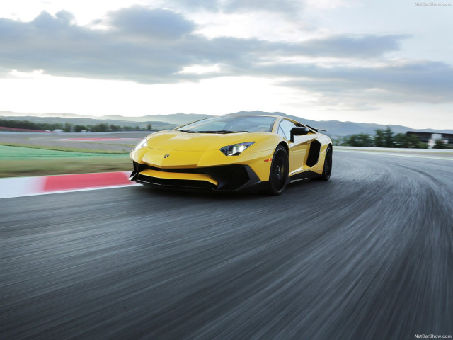 Lamborghini Aventador LP750-4 SV фото