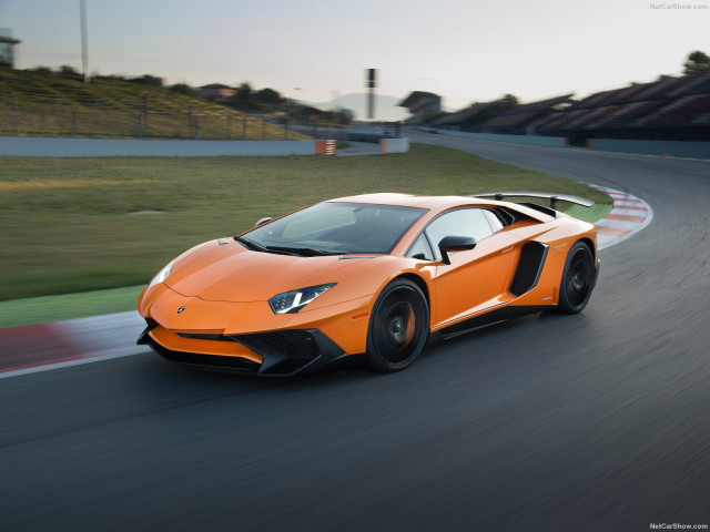 Lamborghini Aventador LP750-4 SV фото