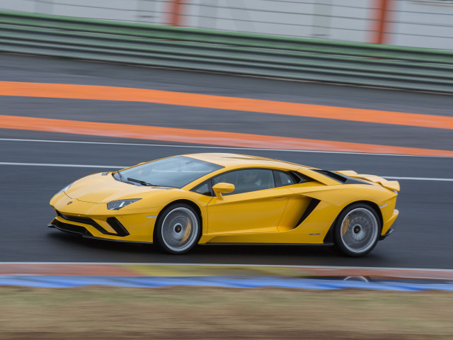 Lamborghini Aventador S фото