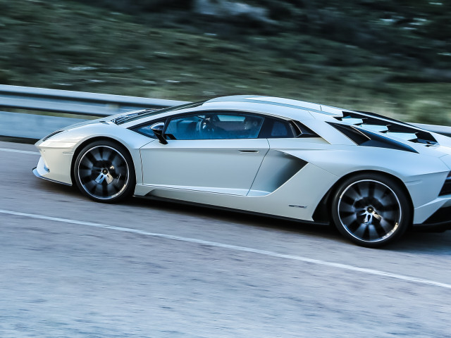 Lamborghini Aventador S фото