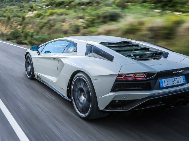 Lamborghini Aventador S фото