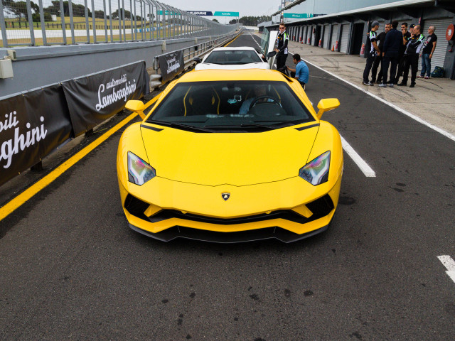 Lamborghini Aventador S фото