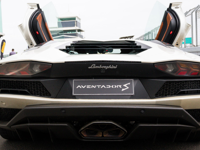 Lamborghini Aventador S фото